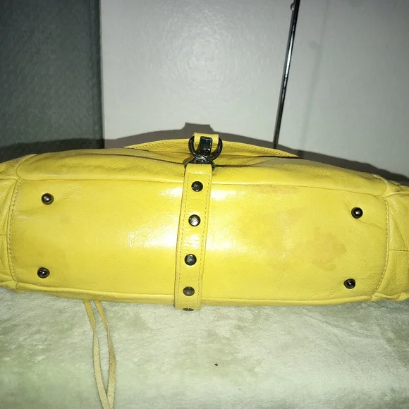 Botkier Yellow Leather Shoulder Bag. - Picture 5 of 15
